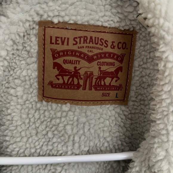 Levi’s Jean Jacket - Picture 2 of 4